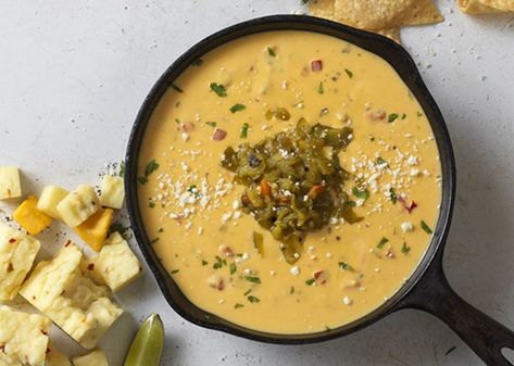 Who doesn't love queso? Try this green chile queso recipe using 505 Southwestern Flame Roasted Green Chile for your next queso craving. 505 Green Chili Sauce Recipes, Handheld Snacks, Green Chile Queso, Hatch Green Chili Recipe, Hatch Chili Recipes, Roasted Green Chili, Tamales Recipe, Green Chile Recipes, Homemade Tamales