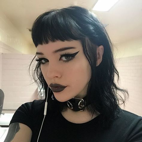 Black Hair Goth, Soft Grunge Hair, 90s Grunge Hair, Goth Hair, Alternative Makeup, Goth Girl, Make Up Looks, Mullet Hairstyle, Jeffree Star