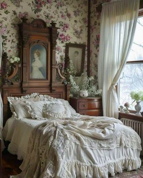 Shabby Chic Decor Bedroom, Dream Bedroom Inspiration, Bedroom Wall Designs, Shabby Chic Bedroom, Romantic Bedroom, Dream House Rooms, Dreamy Bedrooms, Dreamy Room, Bedroom Vintage