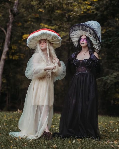 Gothic Mushroom Costume, Forest Witch Costume Diy, Dark Mushroom Costume, Black Mushroom Costume, Mushroom Maiden, Mushroom Photoshoot, Mushroom Costume Women, Mushroom Fairy Costume, Mushroom Dress