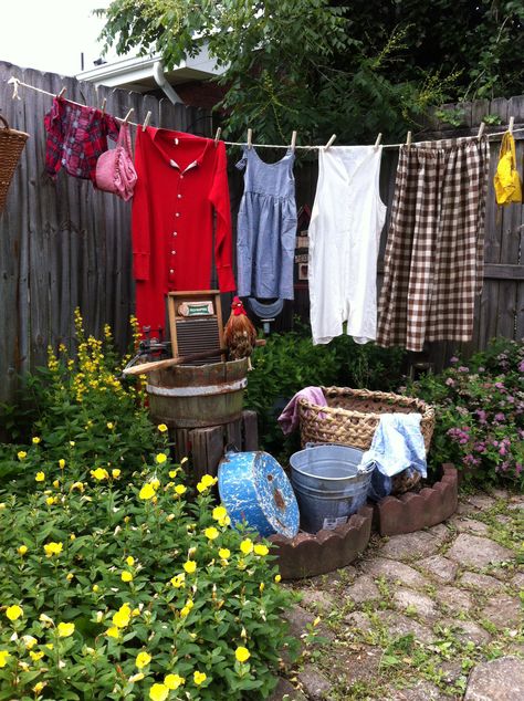 Small Backyard Clothesline Ideas, Clothes Line Photography, Backyard Clothesline Ideas, Clothesline Aesthetic, Clothesline Ideas Outdoor, Line Drying Clothes, Garden Clothesline, Outdoor Clothes Lines, Natural Kei