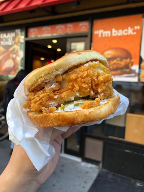 Year in Search: The Most Googled Food Terms & Phrases in 2019 Cute Restaurant Food, Popeyes Fried Chicken, Spicy Chicken Sandwiches, Gourmet Sandwiches, Chicken Sandwich Recipes, Chicken Sandwiches, Fried Chicken Sandwich, True Food, Chicken Burger