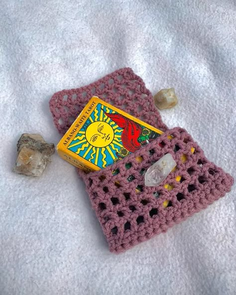 Tarot Bag Crochet, Tarot Card Crochet, Spiritual Crochet Ideas, Crochet Tarot Card Pouch, Witchcraft Crochet, Spiritual Crochet, Queer Crochet, Queer Gift Ideas, Crochet Tarot