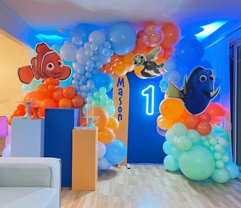 Finding Dory Party Ideas Decorations, Nemo Balloon Arch, Nemo And Dory Birthday Party Ideas, Finding Nemo Centerpieces Ideas, Finding Nemo Balloon Garland, Finding Nemo Balloon Arch, Finding Dory Birthday Party Decorations, Nemo Centerpieces Ideas, Finding Nemo 1st Birthday Party Ideas