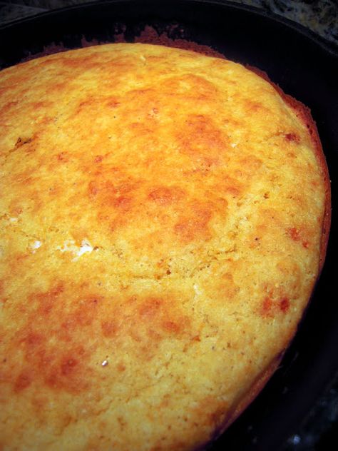 Pioneer Woman's cornbread... I haven't tried this but everything I've tried from Ree is amazing Cornbread Recipe Pioneer Woman, Pioneer Woman Cornbread, Squash Cornbread, Squash Dressing, Ree Drummond Recipes, Cornbread Recipes, Hungry Eyes, Southern Cornbread, Garden Cooking