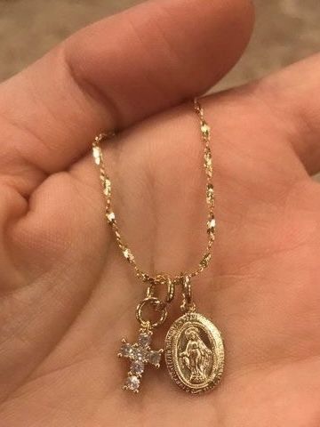 Jewelry Real Gold, Jesus Jewelry, Xoxo Jewelry, Jesus Necklace, Dope Jewelry Accessories, Catholic Jewelry, Jewelry Accessories Ideas, Piercings Jewelry, Dope Jewelry