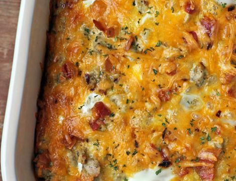 Ultimate Tater Tot Breakfast Casserole Frozen Tater Tots, Tot Breakfast Casserole, Emily Bites, Tater Tot Breakfast Casserole, Ww Meals, Tater Tot Breakfast, Ww Freestyle, Breakfast Casseroles, Weight Watchers Breakfast