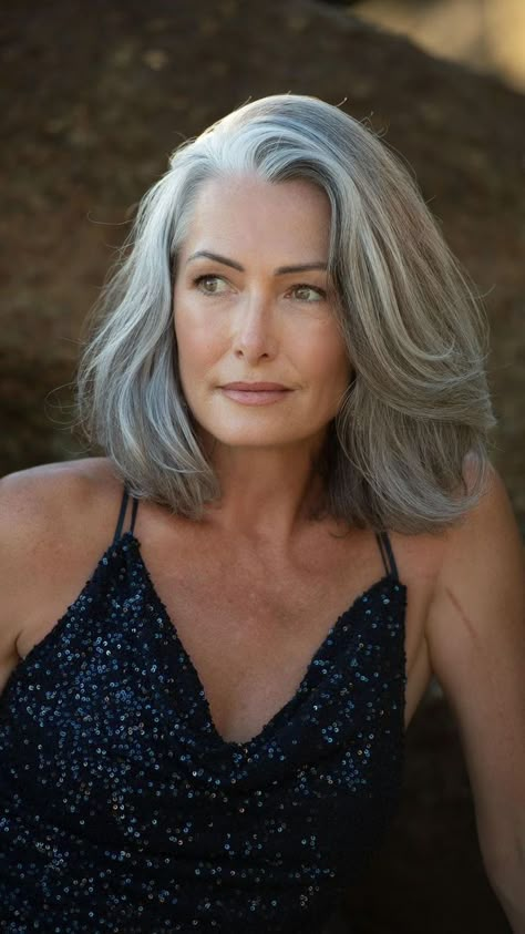 Short Fluffy Hair, Grey Hair Over 50, Silver Haired Beauties, Grey Hair Styles, Gorgeous Gray Hair, Grey Hair Inspiration, Beautiful Gray Hair, Going Grey, Silver Grey Hair