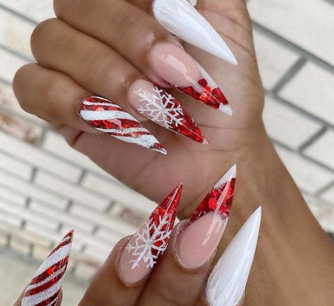 The Prettiest New Year Nails to Add Festive Vibes to Your Look Christmas Ball Nails, Christmas Nails Stilleto Shape, New Year Nails, Designer Nails, Silver Glitter Nails, Stylish Nails Designs, Cute Nail Art Designs, Stiletto Nails Designs, Christmas Nails Acrylic