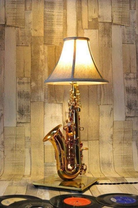 Music Furniture Ideas, Repurposed Musical Instruments, Motorcycle Furniture, Repurposed Lamps, Zimmer Design, Jazz Room, Italian Cottage, Vintage Saxophones, Music Lamp