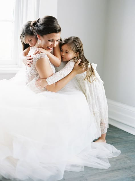 Wedding Pics With Kids, Rustic Flower Girl Dress, Fam Pics, Brides Room, Family Wedding Photos, Bride Photos, Wedding Portrait Poses, Boda Mexicana, Wedding Picture Poses