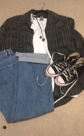 Male Outfits Layout, Flannel Masc Outfits, 90s Grunge Guys Outfit, Masc Button Up Outfits, Downtown Guy Outfits, Midwest Emo Fashion Male, Nerdy Boy Outfits, Grunge Boy Outfits 90s, Midwest Emo Outfits Men