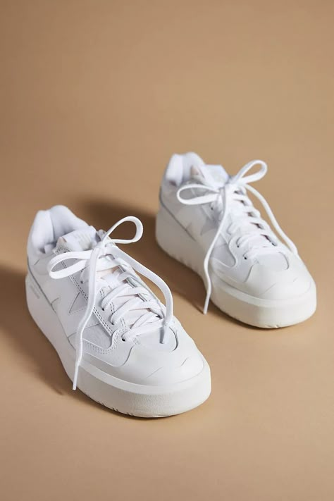 New Balance Platform Sneakers Outfit, New Balance White Sneakers, Sneakers For Work, Platform Sneakers Outfit, Classy Sneakers, Elegant Sneakers, Tie Styling, Minimalist Sneakers, New Balance White