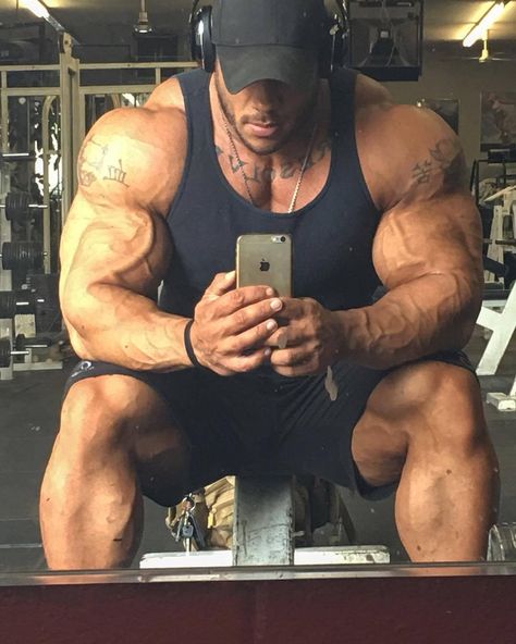 sannong: “Shawn Smith ” Bodybuilder Diet, Physique Inspiration, Strong Physique, Big Muscle Men, Huge Biceps, Best Bodybuilder, Bodybuilding Pictures, Men With Grey Hair, Bodybuilding Diet