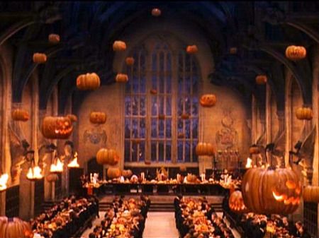 Halloween at Hogwarts Halloween Feast, Halloween Movies To Watch, Falling Gif, Buku Harry Potter, Harry Potter Halloween, Halloween Gif, Hogwarts Aesthetic, Harry Potter Gif, Harry Potter Aesthetic