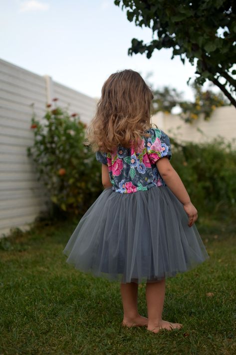 Free princess tulle dress pattern and tutorial - I Can Sew This Tutu Sewing Pattern, Tulle Dress Sewing Pattern, Toddler Dress Pattern Free Sewing, Diy Tulle Dress, Tulle Dress Pattern, Tulle Skirt Pattern, Tulle Dress Diy, Toddler Tulle Dress, Tutu Dress Pattern