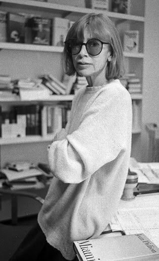 Joan Didion's Estate Sale Items Paint a Picture of Her Life - The New York Times Joan Didion Wallpaper, Joan Didion Style, Joan Didion Aesthetic, Famous Author Aesthetic, On Self Respect Joan Didion, Joan Didion On Keeping A Notebook, Joan Didion Books, Joan Didion Sunglasses, White Album Joan Didion