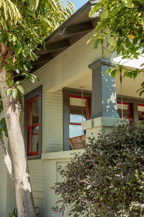 Craftsman Bungalow Exterior Colors, Craftsman Style Homes Exterior Color, Bungalow Exterior Colors, Craftsman House Colors, Historic Craftsman Homes, 1920s Craftsman Bungalows, Craftsman House Exterior, Craftsman Bungalow Exterior, Craftsman Home Exterior