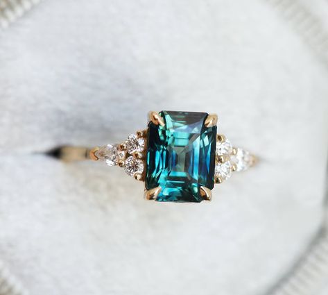 Blue Green Sapphire Engagement Ring, Most Beautiful Engagement Rings, Green Sapphire Engagement, Dream Engagement Ring, Green Sapphire Engagement Ring, Green Sapphire Ring, The Bling Ring, Rings Sapphire, Saphir Ring