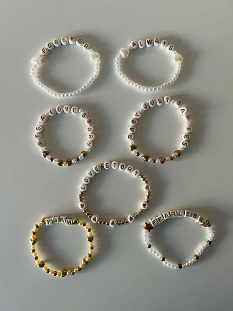 Bracelet Ideas For Eras Tour, Eras Tour Bracelets Fearless, Fearless Bracelet Ideas, Ts Bracelets, Eras Tour Bracelets Ideas, Eras Bracelet Ideas, Eras Tour Bracelet Ideas, Frendship Bracelets, Taylor Bracelet