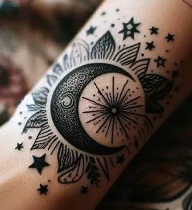 Sun And Moon Hand Tattoos For Women, Moon Hand Tattoos For Women, Sunflower Hand Tattoo, Tattoo Sun And Moon, Ankle Tattoo Ideas, 2024 List, Artsy Tattoos, Bookish Tattoos, Hand And Finger Tattoos