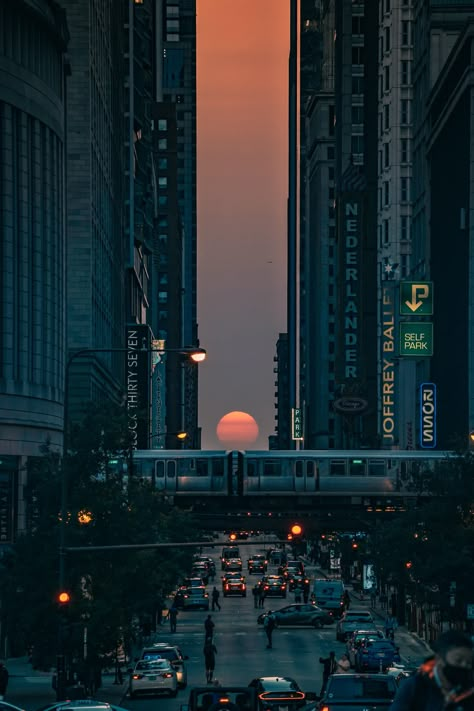 Chicago Henge Chicago City Photography, Best Vibes, Chicago Henge, City Buildings Aesthetic, Chicago Penthouse Aesthetic, Chicago Condo Aesthetic, Aerial City View, Cool Cities, Chicago Sunrise