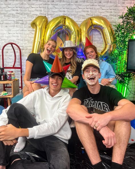 100 episodes of @thelolpodcast is INSANE🥹 We love you guys forever. Thank you🩷💚🩷 • Go watch the 100th episode now🤭 Lol Podcast Pics, Lol Podcast, Kate Baker, Cash Baker, Fav Youtubers, Favorite Youtubers, Comfort People, Cute Couples Photos, Make A Video