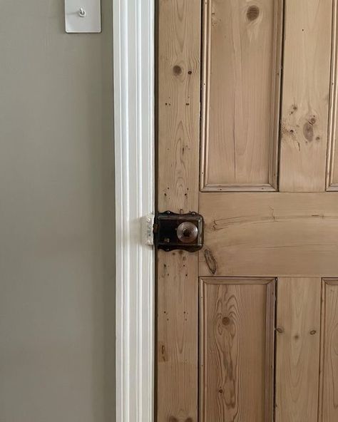 Dipped Doors, Pine Doors Interior, Internal Doors Ideas, Cottage Doors Interior, Victorian Internal Doors, Knotty Pine Doors, Cottage Doors, Contemporary Hallway, Country Style Living Room