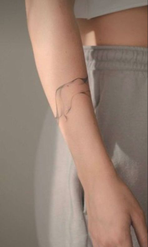 Abstract Arm Band Tattoo, Lines Tattoo Arm, Minimal Arm Tattoos, Armband Tattoo For Women, Swirly Tattoo, Women's Back Tattoos, Arm Cuff Tattoo, Line Tattoo Arm, Cuff Tattoo