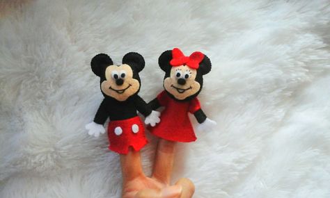 Fuzzy Felt, Felted Wool Slippers, Wood Projects For Kids, Felt Finger Puppets, Small Woodworking Projects, Mickey And Minnie Mouse, Finger Puppet, Woodworking Projects That Sell, Finger Puppets