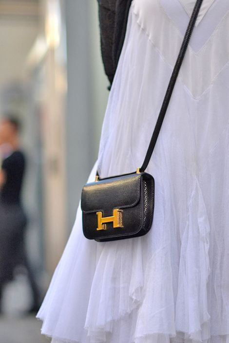 Paris Street Fashion, Hermes Constance Bag, Fashion In Paris, Micro Bags, Micro Bag, Anna Dello Russo, Wholesale Handbags, Hermes Constance, Hermes Handbags