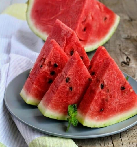 Watermelon Dessert, Watermelon Health Benefits, Watermelon Cocktail, Watermelon Benefits, Fruits Photos, Watermelon Fruit, Fruit Photography, Watermelon Recipes, Beautiful Fruits