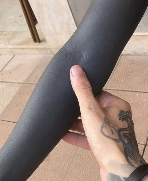 Black Out Tattoo, Hairline Tattoos, Black Sleeve Tattoo, Full Hand Tattoo, Tattoo 3d, All Black Tattoos, Solid Black Tattoo, Black Tattoo Cover Up, Blackout Tattoo