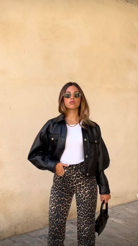 Elegantes Outfit Damen, Look Adidas, Leopard Print Pants, Skandinavian Fashion, Elegante Casual, Looks Street Style, Stylish Work Outfits, Outfit Trends, Print Pants