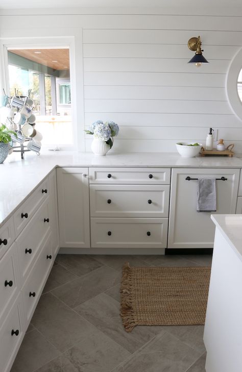 Kitchen Dark Floor, Farmhouse Kitchen Flooring, Herringbone Kitchen, Antique Modern, Grey Flooring, Kitchen Floor Tile, Kitchen Inspiration Design, Modern Farmhouse Kitchens, Kitchen Redo