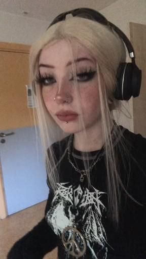 Blonde Goth, Animal Experiences, Alt Makeup, Blonde Hair Girl, Swag Makeup, Alt Girls, Alternative Makeup, Design Fails, Cool Makeup Looks