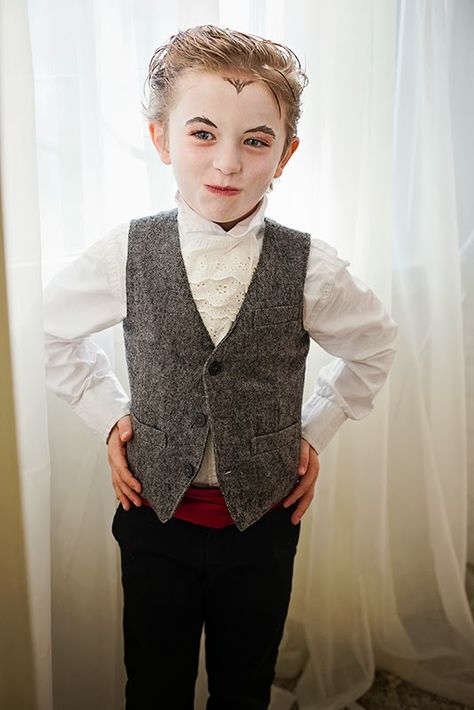 52 Simple DIY Halloween Costume Ideas for Children Costume Ideas Vampire, Vampire Costume Diy, Vampire Halloween Costume, Gel Hair, Halloween Kit, Monster Halloween, Vampire Boy, Diy Halloween Costumes Easy, Diy Halloween Costume