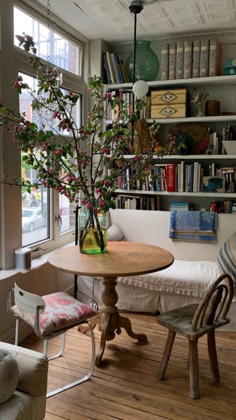 Small Space Design, John Derian, Home Decor Hacks, Home Libraries, Compact Living, House Room, Apartment Inspiration, Stylish Home Decor, Eclectic Home