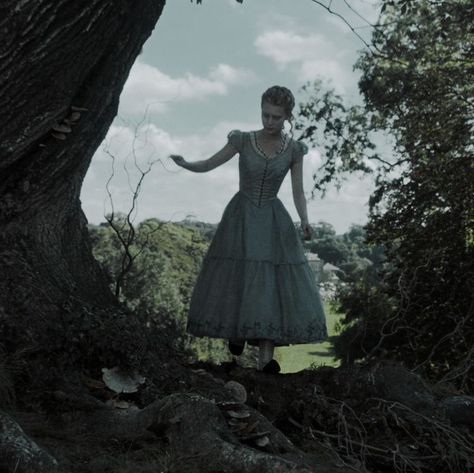 Alice Movie, Wonderland Taylor Swift, Wonderland Aesthetic, Tim Burton Characters, Alice In Wonderland Aesthetic, Tim Burton Art, Tim Burton Films, Tim Burton Movie, Sabrina Spellman