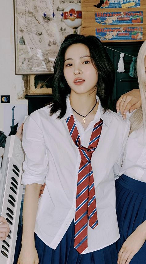 Ryujin Wearing Suit, Ryujin Masculine, Ryujin Suit, Ryujin Boyfriend Material, Itzy Ruijin, Ryujin Fashion, Yearbook Photoshoot, 17 Kpop, Shin Ryujin