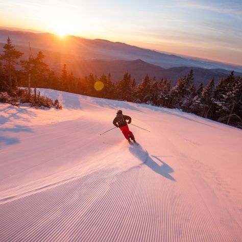 Vermont Ski Resorts, Date Places, Skiing Aesthetic, Creepy Places, Ski Resorts, Conde Nast Traveler, Ski Lift, Green Mountain, Snow Skiing