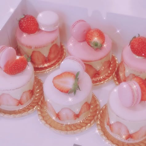 Pink Desserts Aesthetic, Pink Dessert, Pink Cheesecake Aesthetic, Aesthetic Pink Dessert, Soft Pink Japanese Aesthetic, Strawberry Japanese Aesthetic, Pink Sweets, Kawaii Cooking, Cute Snacks