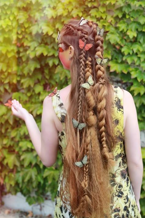 This whimsical look was achieved by incorporating various braids that transition into each other. It would look great paired with a fairy costume this Halloween. Fairy Hairstyles, Mother Nature Costume, Hairstyles Halloween, Short Hair For Kids, Halloween Instagram, Halloween Hairstyles, Fairy Halloween, Hair Challenge, Fairy Halloween Costumes