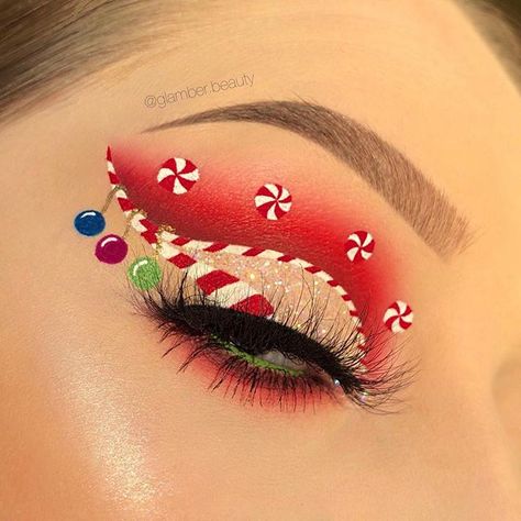 🍭 CANDY CANE LAND 🍭 Happy Sunday!! How crazy is it there’s only 2 days left until Christmas?! 🎅🏼 Feels like December has flown by! This lil… Candy Cane Eyeshadow, Candy Cane Eye Makeup, Christmas Eye Looks, Red Christmas Makeup, Christmas Make Up Looks, Christmas Makeup Art, Candy Cane Land, Christmas Eye Makeup Ideas, Christmas Eyeliner