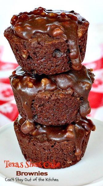 Good To Take To A Party, Bulk Dessert Recipes, Baked Sweet Recipes, Prize Winning Desserts, Texas Sheet Cake Brownies, Sheet Cake Brownies, Chocolate Cake Brownies, Cake Brownies, Brownies Recipe Homemade