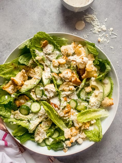 Caesar Salad With Avocado, Easy Croutons, Avocado Caesar Salad, Yogurt Caesar Dressing, Healthy Caesar Salad, Crouton Salad, Main Salad, Classic Caesar Salad, Salad With Avocado