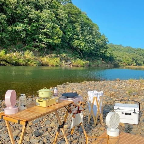 Senior Picnic, Matchy Outfit, Aesthetic Camping, Cozy Camping, Camping Set Up, Picnic Inspiration, Camping Photography, Camping Aesthetic, Living In Europe