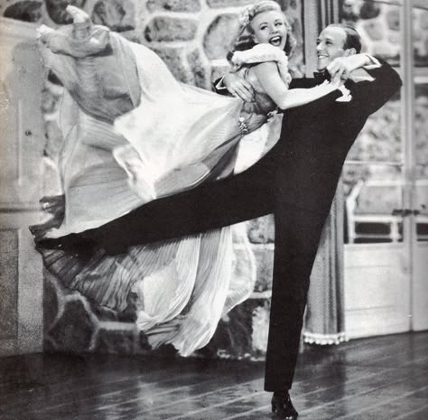 Oud Hollywood, Klasik Hollywood, Vintage Foto's, Fred And Ginger, Lindy Hop, Dance Like No One Is Watching, Ginger Rogers, Shall We Dance, Katharine Hepburn