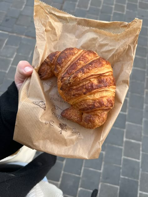 French Croissant, France Food, France Aesthetic, Food O, French Food, Pretty Food, Aesthetic Food, Love Food, Vision Board