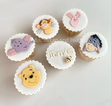 Winnie The Pooh Themed Cupcakes, Winnie Pooh Cupcakes, Winnie The Pooh Cupcakes, Winnie The Pooh Stuff, Friends Cake, Beautiful Cake Designs, Winnie The Pooh And Friends, Kids Birthday Ideas, Pooh And Friends